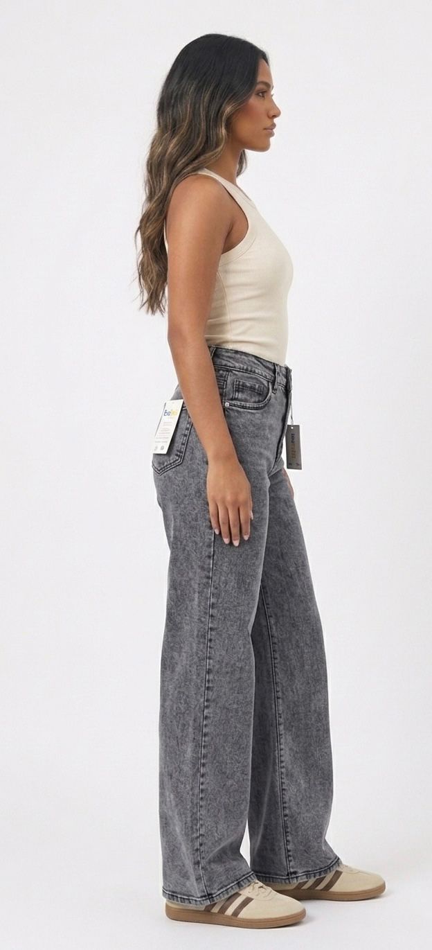 Ref: 7048 Pantalón flare stretch, bota ancha, tiro alto, tono gris claro.